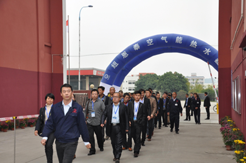 盛世年会：千人参观纽恩泰空气能热水器生产基地